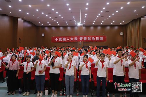 江西中医药大学师生 以奋斗的青春向祖国告白